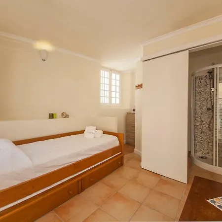 A34 - Oldtown Central Bedroom * Lagos